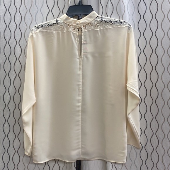 Cream Raglan Sleeve Blouse with Lace Cutouts on shoulders size 8 - Picture 3 of 4